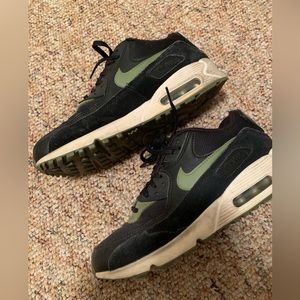 Nike women’s 7.5 air max 90 green and black sneakers